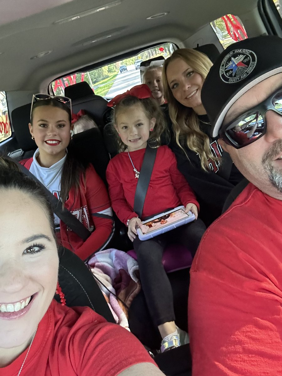 MJanezich's tweet photo. UCA Regionals!! ❤️📣🐾 Let’s go Coogs!!!! #THSCheer #CCC #PrideofTexas https://t.co/pSOzsJh11v