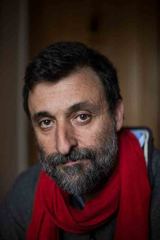 La discriminación, odio y clasismo de Warnken contra quienes hicieron la Constitución que pidió rechazar, por el hecho de no formar parte de su entorno social, refleja la mediocridad de un esperpento que se autodefine como intelectual, pero no es más que un insignificante sujeto.