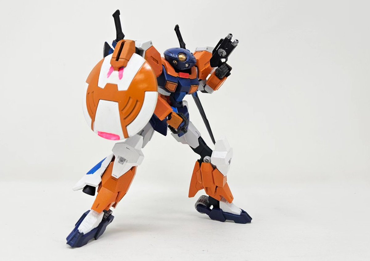 BuildUpHobby's tweet image. Our Meta Challenge grows further, with Local Builder Kyle Berghold throwing his rounded hat in the ring!

    Aisde from the awesome head choice, he also kept it modular to throw some upgrades at it later! 

   Thanks for Building with us!

#g_bm #GUNDAMBUILDMETAVERSE