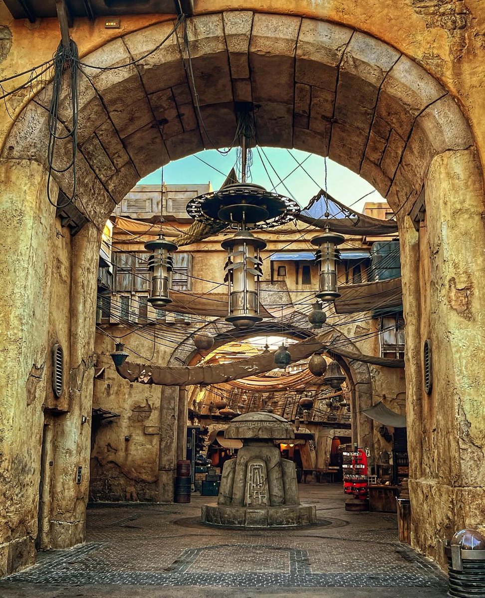 michaelwadapics's tweet photo. Market Place in Star Wars Galaxy’s Edge. A place to find the most rare and unusual items. 
.
.
.
#starwarsgalaxysedge #galaxysedge #michaelwadaphotography https://t.co/P78F7yiSU0