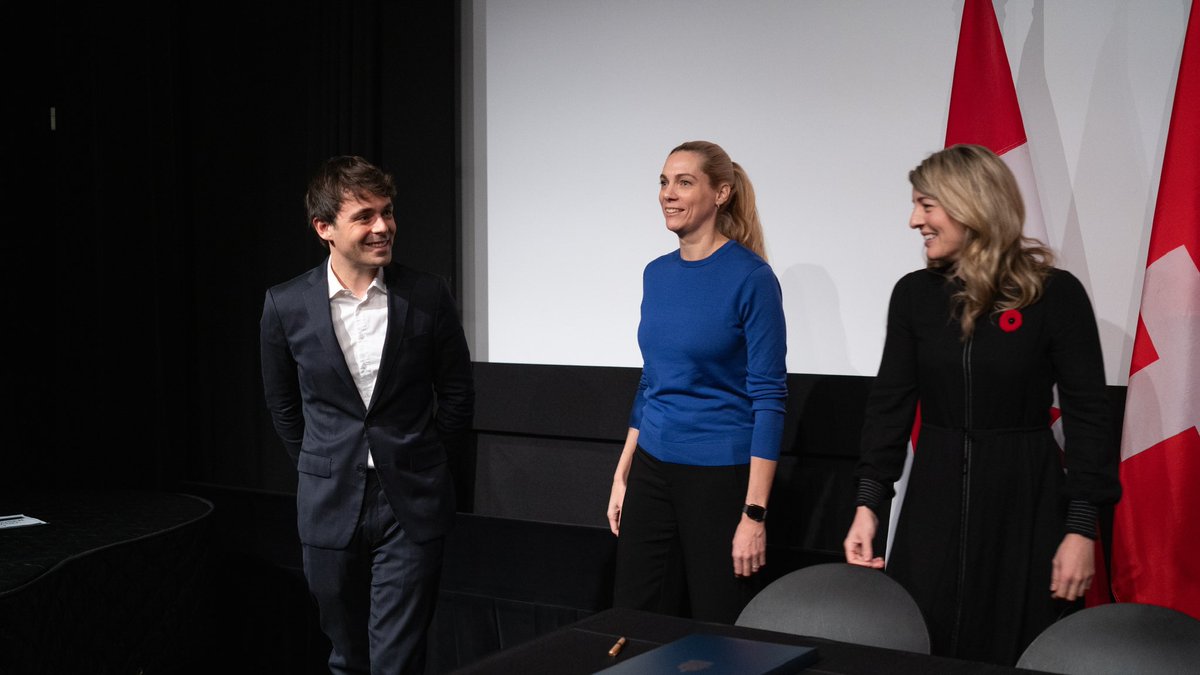 C’est un accord historique et important que le Canada &amp; la Suisse ont signé ensemble vendredi dans le cadre du #festivalcinemania et en présence du Président 🇨🇭 
De quoi insuffler un élan nouveau aux coproductions cinématographiques entre les 2 pays.
<a href="/melaniejoly/">Mélanie Joly</a> <a href="/PascaleStOnge_/">Pascale St-Onge</a>