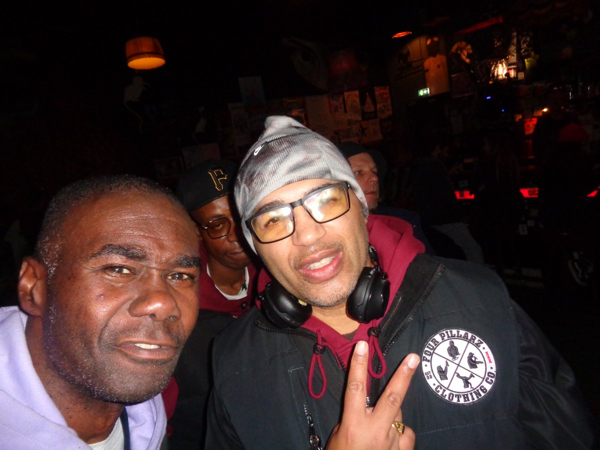 mikewaterval's tweet photo. mikey mike@amsterdam@vrankrijk@releasepartynieuwetijdskind with rapper kidoo cee aka chan p.
@KiddoCee
@Vrankrijk
@kiddoceenuz
#hiphop
#vrankrijk
#kiddoceenuz
#releasepartynieuwetijdskind
#chanp
#rapper
#toffegast
#amsterdam
#rappendevoorlezers https://t.co/SVLBaEiH8B