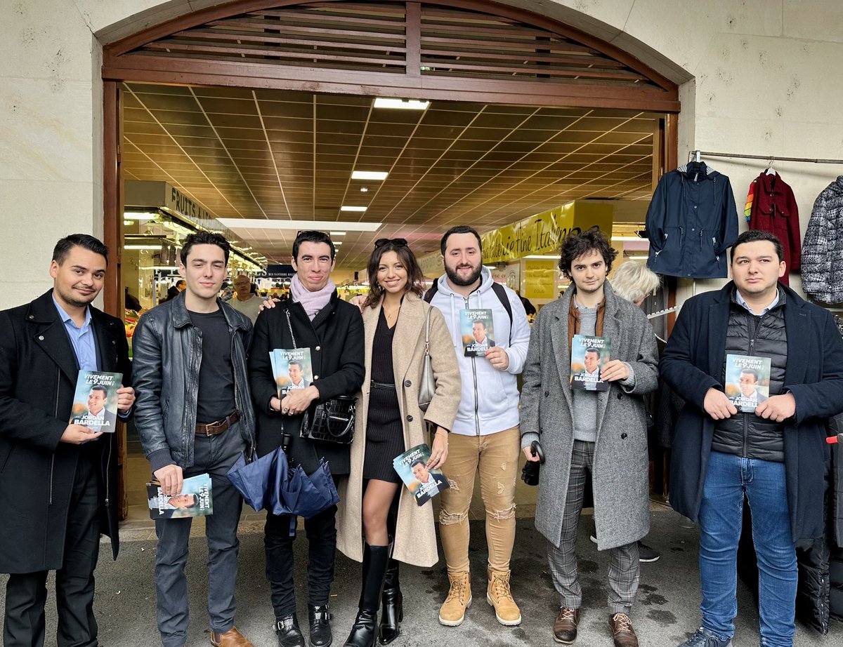 melinabravo_'s tweet image. 🔵🇫🇷 Le RNJ des Hauts-de-Seine était présent au marché Chantecoq à #Puteaux. L’accueil était formidable et beaucoup d’habitants nous ont déjà fait part de leur choix pour les élections européennes, Jordan Bardella 🙌 #VivementLe9Juin