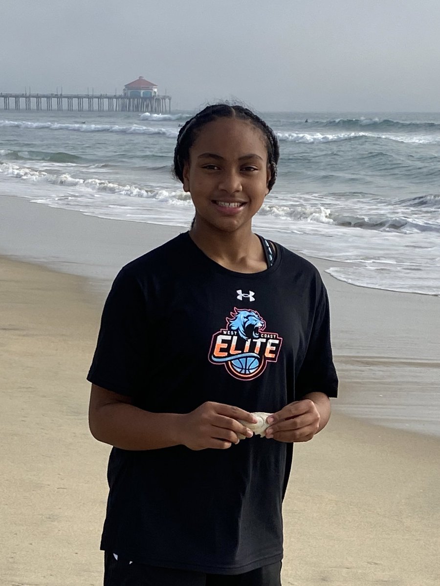 Fimba_13's tweet photo. 5’8 11yr old Aya Medlock @medlocksisters 
🎓 2030 from DFW, Texas 
Thank you @Hypeherhoops1 for this highlight! #youngestchild #wheninLA https://t.co/dI3zrDJo7f