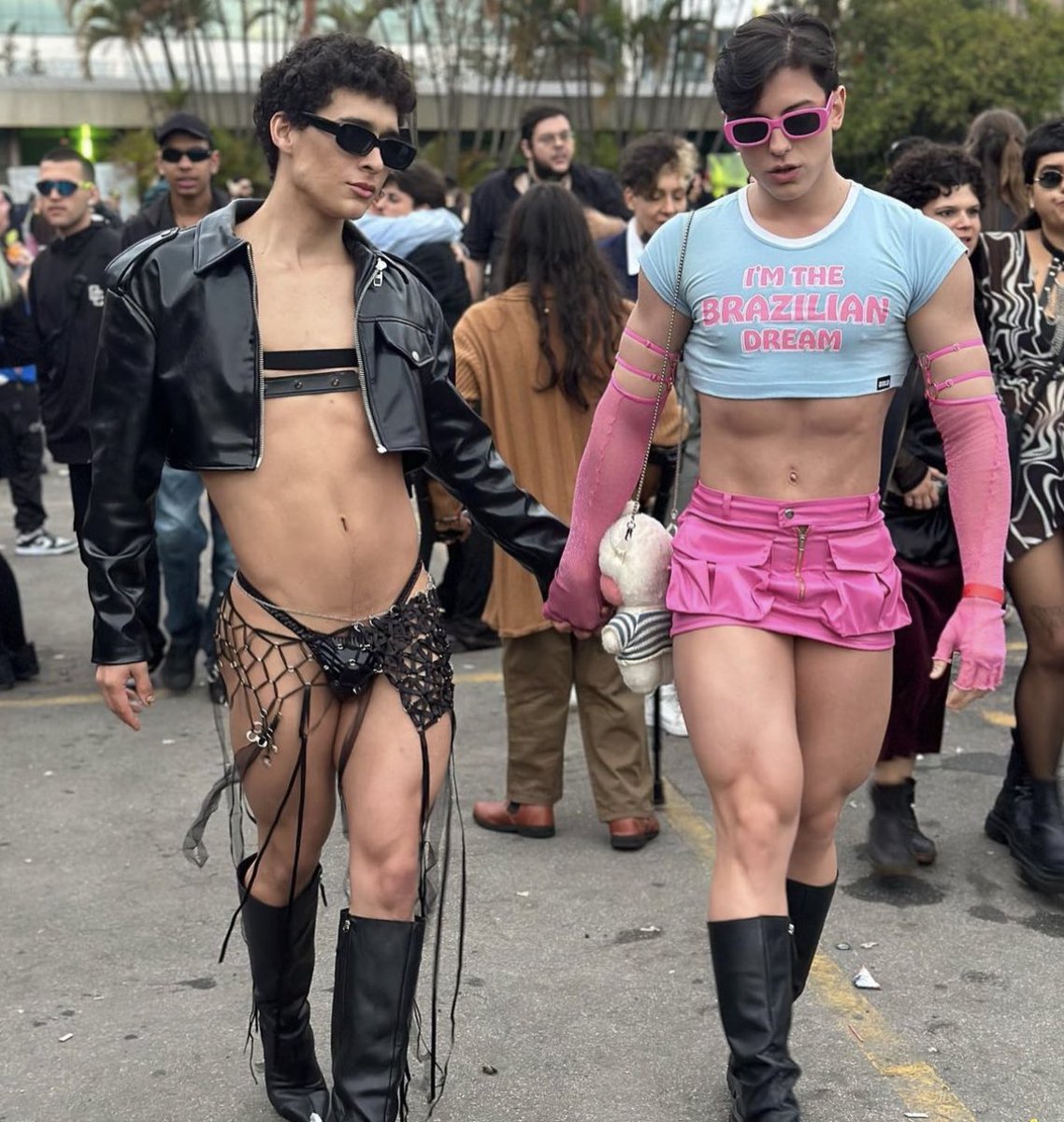 OliLondonTV's tweet photo. What happened to masculine men? https://t.co/R41rlpyxoz