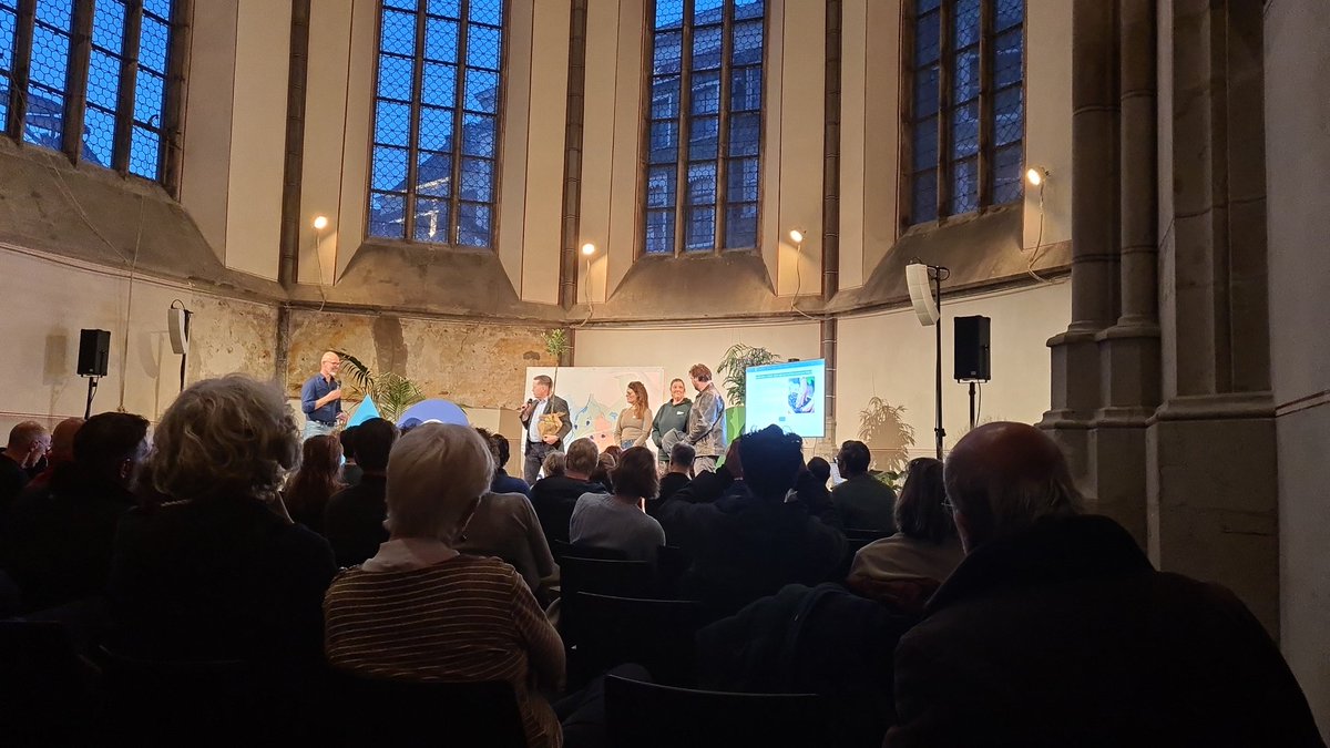 Gisteren aanwezig op de Zwolse Klimaatdag 💚🌍 Inspirerend om alle initiatieven te zien! 

En vooral de samenwerking tussen 15 wijkinitiatieven 🥳 Gefeliciteerd Platform Duurzaam Zwolle met de succesvolle samenwerking 

#coöperaties #samenkomjeverder #klimaatweek #Zwolle