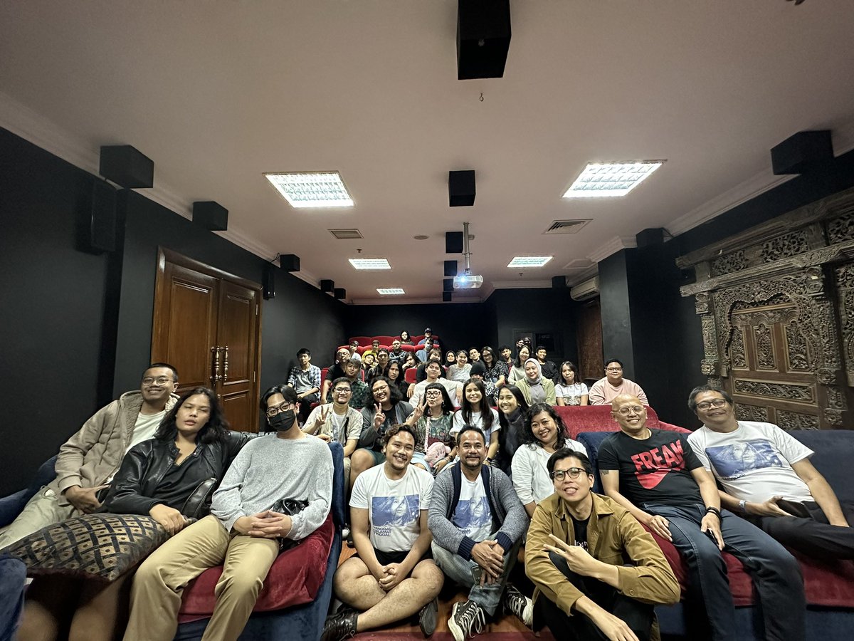 metro_cinema's tweet photo. Lagi-lagi kembali menjadi salah satu crowd terbaik dalam sejarah pernobaran di Metro Cinema Kemang. 🔥🔥🔥🔥

Kudos @azzamkalakazam @SteveWirawan @hikmatdarmawan @kurnialexander @achyobros! 👍👍👍👍

Tanggal Selamat Tinggal, sebuah film pilu karya Ry Woyzeck. https://t.co/npJHouSNQC