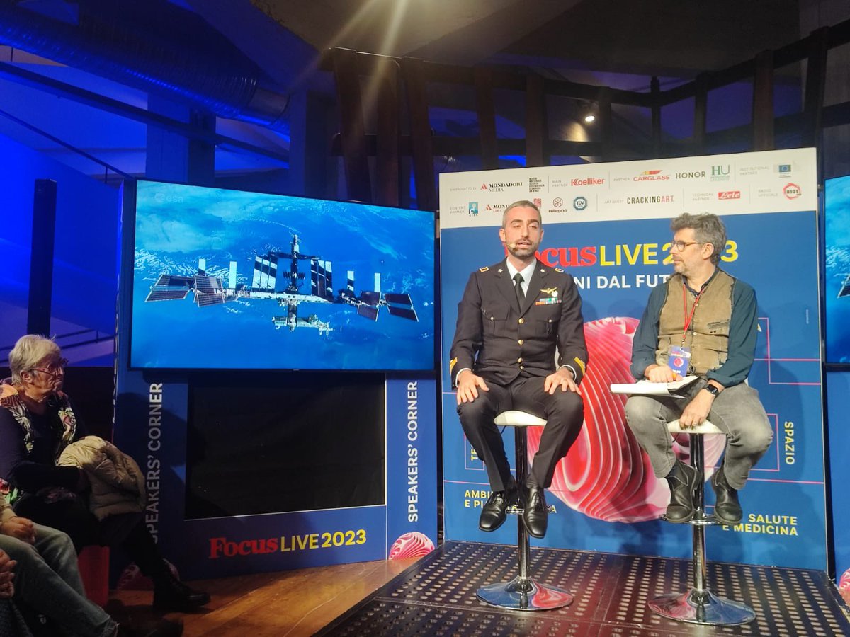 ItalianAirForce's tweet photo. Oggi al Museo Nazionale della Scienza e della Tecnologia di Milano è intervenuto il Cap. Andrea Patassa, pilota dell’#AeronauticaMilitare e astronauta di riserva dell’Agenzia Spaziale Europea, durante il talk di #FocusLive 2023 “Fate spazio: come si diventa astronauta dell’@esa” https://t.co/t62Q2HDVrU