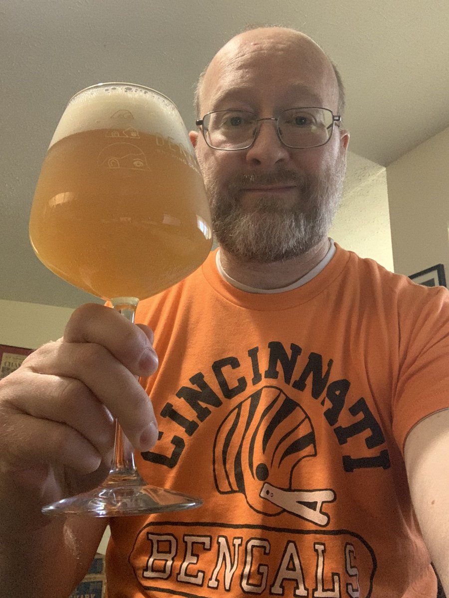RealBMaxwell's tweet photo. Not exactly fresh but enjoying @WolfsRidgeBrew #DeriveBrewing Mirror Dimension Triple IPA on #SundayFunday ๐๐ช๐ป๐ #ohiocraftbeer #craftbeer @ASFreed @CATbrew13 @RJellyman @JonMontag @JohanBBT @ephoustonbill @badhopper @Just4BeerLovers @WhiskeyCyclist @PaulOBrien10 @CorkBeer https://t.co/6uxPNhdEcC