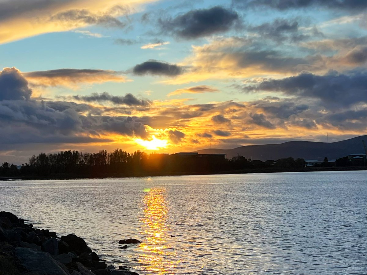 apallan's tweet image. Late afternoon walk #settingsun