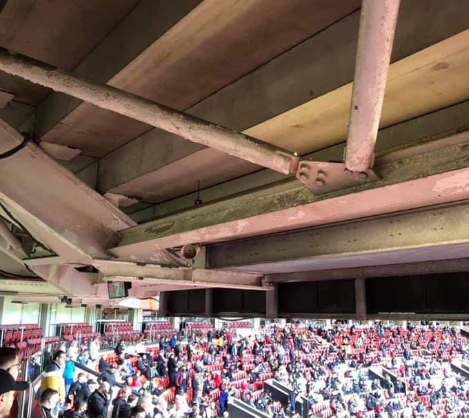 RyanHar03692827's tweet photo. This club is in need of some tlc look at it that disgusting how can u let a football ground like old Trafford get like this embarrassing of a club #GlazersOut #GlazersFullSaleNOW #RatcliffeOut https://t.co/9pbYv9R3AR