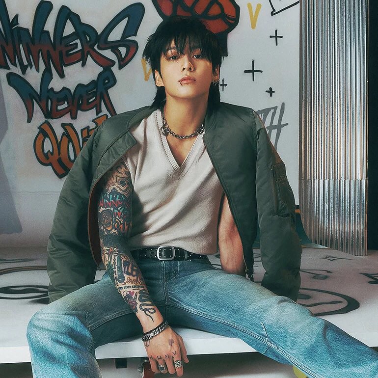 kchartsmaster's tweet photo. JUNGKOOK announces ‘Standing Next To You: The Remixes’, out on November 6th.

Tracklist:
1. Standing Next to You 2. Standing Next to You – Instrumental 3. Standing Next to You – Slow Jam Remix 4. Standing Next to You – PBR&B Remix 5. Standing Next to You – Latin Trap Remix 6. Standing Next to You – Holiday Remix 7. Standing Next to You – Future Funk Remix 8. Standing Next to You – Band Ver.
