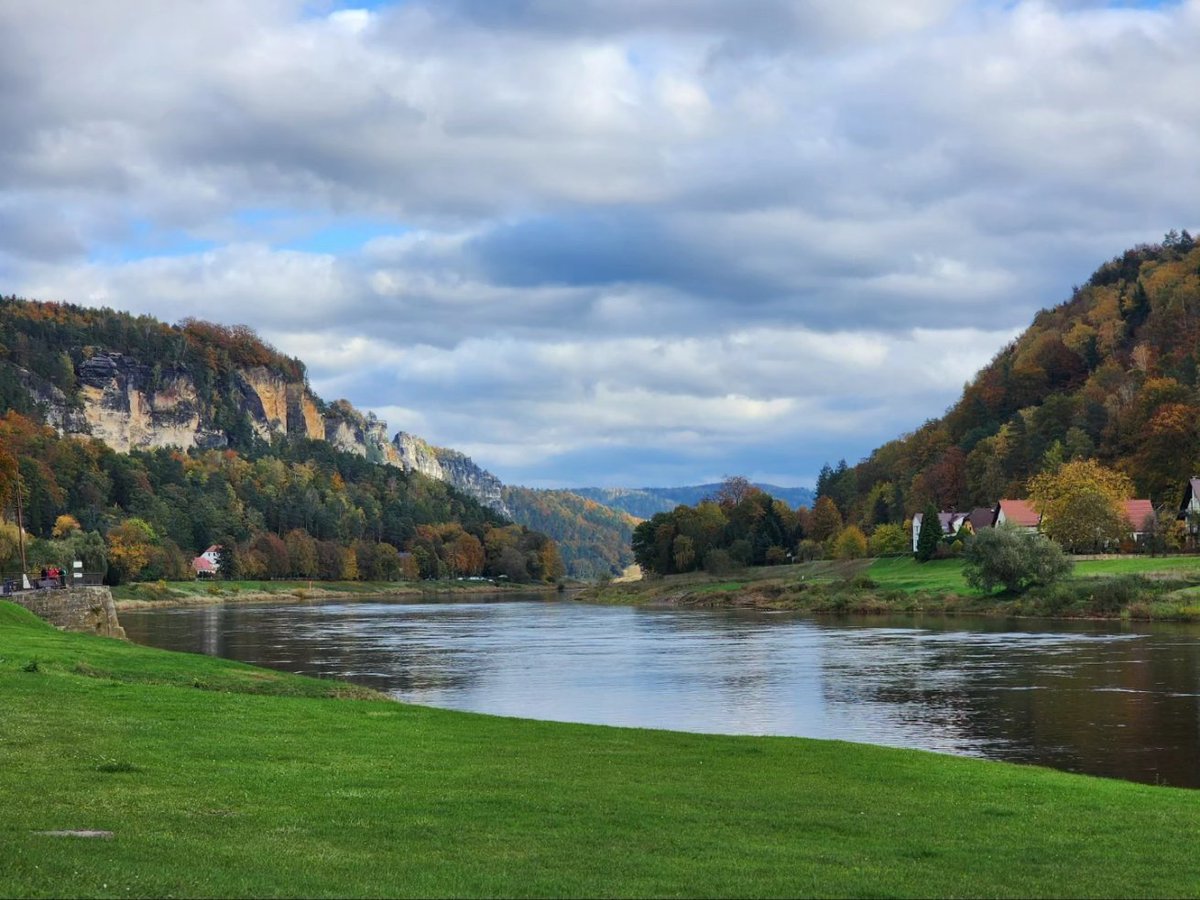 nathjarat's tweet photo. It's very amazing #Deutschland at #Wehlen #Bastei I visited yesterday. https://t.co/BZEKFkDHEh