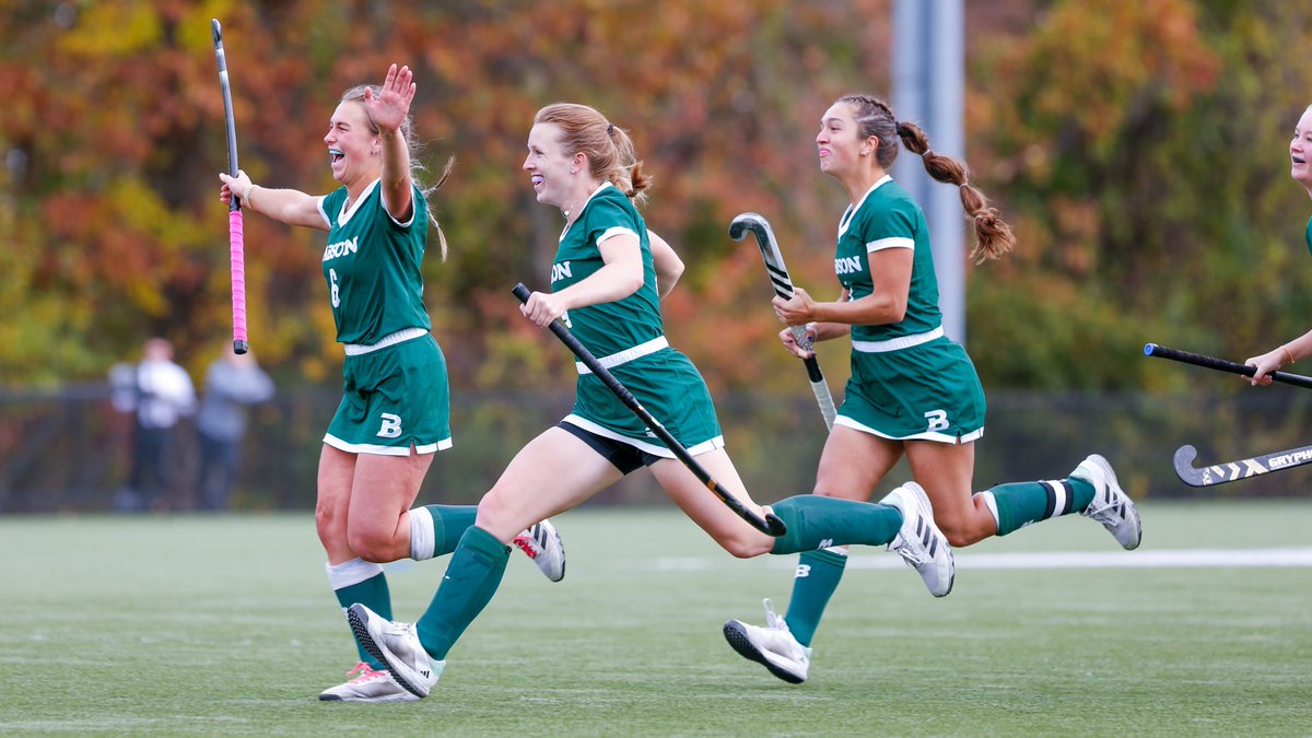 That's three in a row for the @BabsonAthletics @Babson_FH team. With their victory over MIT in the @NEWMACSports Championship Saturday, the Beavers won their third-straight conference title, and fifth in program history. #GoBabo