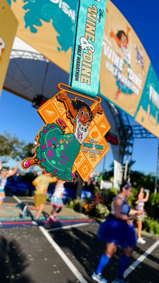 What a fantastical & magical finish, #WineDineHalf participants! #runDisney