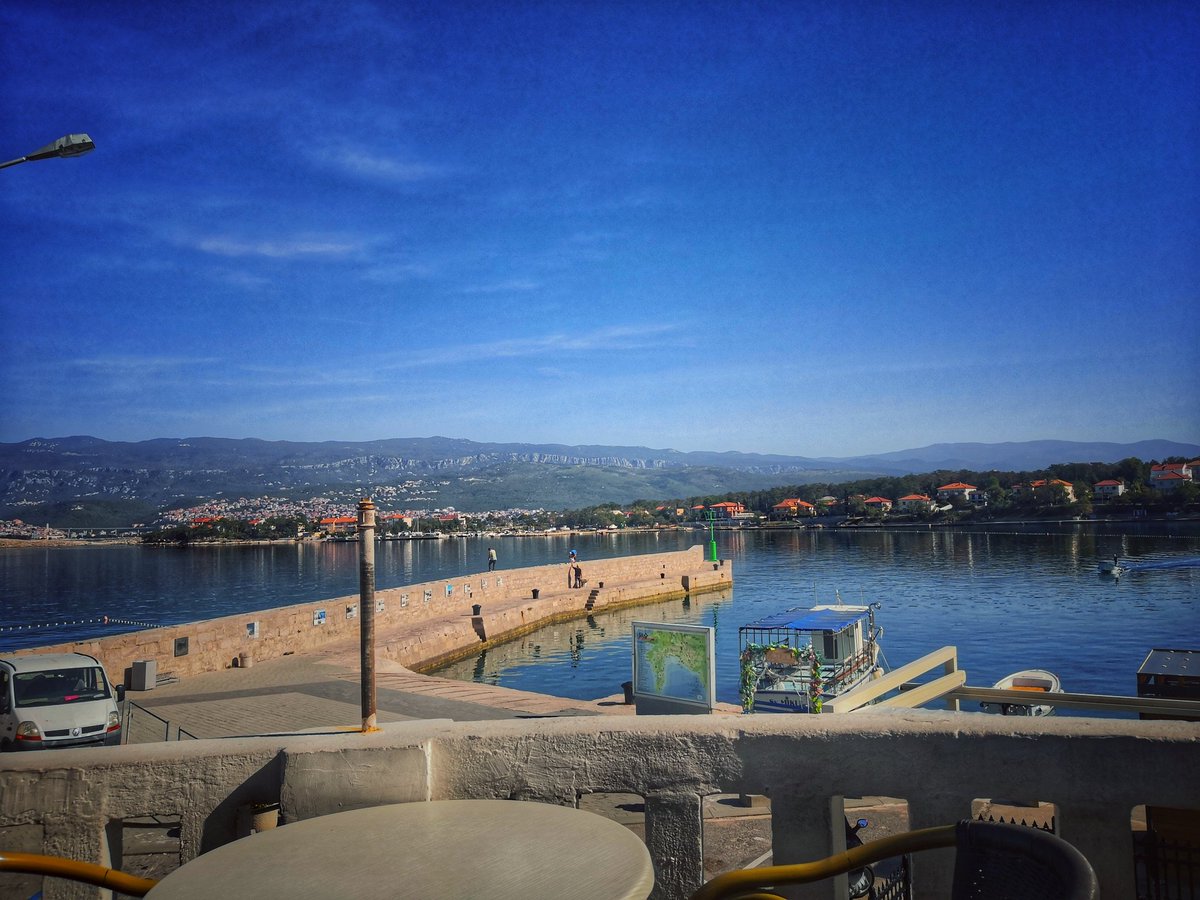 ivicabrus's tweet photo. Za kraj dana obilazak gradića #Vrbnik uzivamo u jesenskim toplim danima... #island #croatia #NaturePhotography https://t.co/gyDoXCZ5II