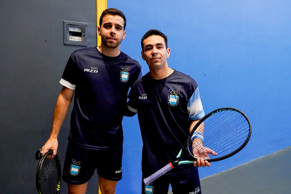 #Santiago2023 #PelotaVasca En Frontenis masculino, la pareja de Lorenzo Cardozo-Emiliano García 🇦🇷 venció por 2-0 a su par de México 🇲🇽 y se quedó con la medalla de bronce 🥉