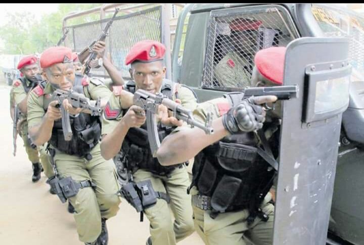 KENYAN ROBBERY GANG THAT WAS CAPTURED IN MOZAMBIQUE AND CONVICTED IN TANZANIA FOR STEALING 5 BILLION 

The Standard
Nation Media Group

On the breezy morning of Friday December 16, 2005 a group of heavily armed Mozambican police officers stormed Maputo’s Villas Das-Mangas homes