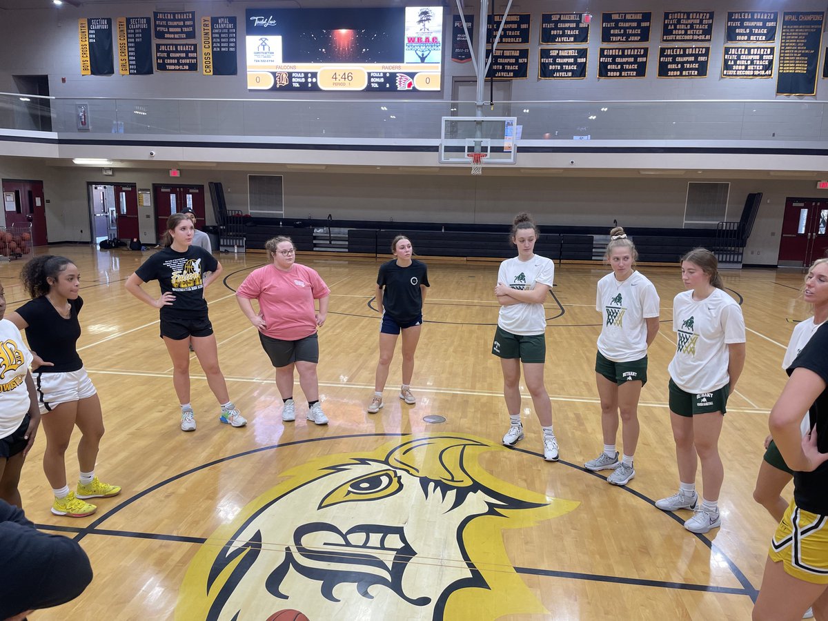 bethanywv_wbb's tweet photo. Yesterday, a group of our team was fortunate enough to spend the morning with the @BrownsvilleF Women’s Basketball Team! 🤩 

Thanks for hosting us and we are excited to watch your season! 

#TheBisonWay 🦬 https://t.co/VPFyhKSWZQ