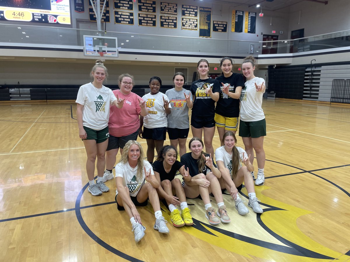 bethanywv_wbb's tweet photo. Yesterday, a group of our team was fortunate enough to spend the morning with the @BrownsvilleF Women’s Basketball Team! 🤩 

Thanks for hosting us and we are excited to watch your season! 

#TheBisonWay 🦬 https://t.co/VPFyhKSWZQ