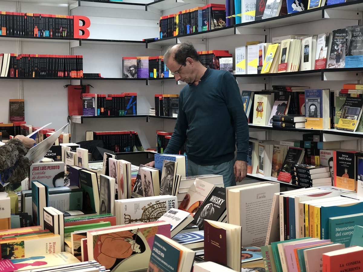 LibreriaPalas's tweet photo. ¡Últimas horas de @FLSevilla!
#FLS23 https://t.co/F9BGHnJXdn