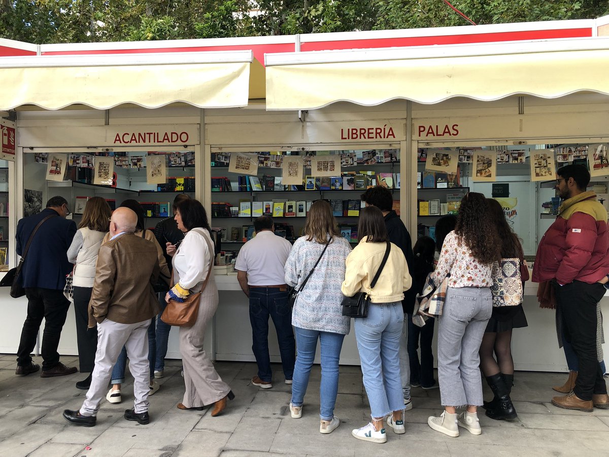 LibreriaPalas's tweet photo. ¡Últimas horas de @FLSevilla!
#FLS23 https://t.co/F9BGHnJXdn