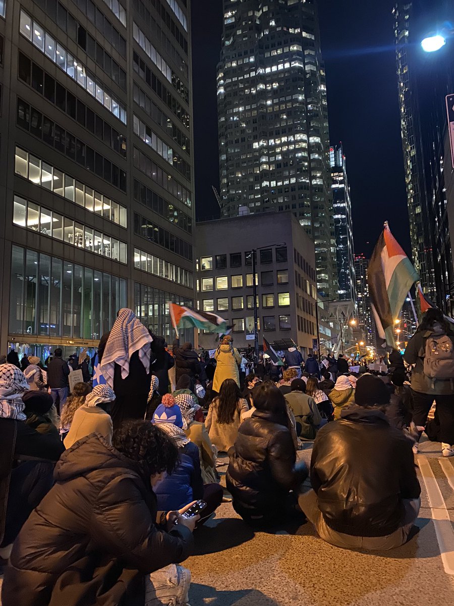 audragabrielle_'s tweet image. Toronto yesterday. In awe of how many people showed up. We won't be silenced.