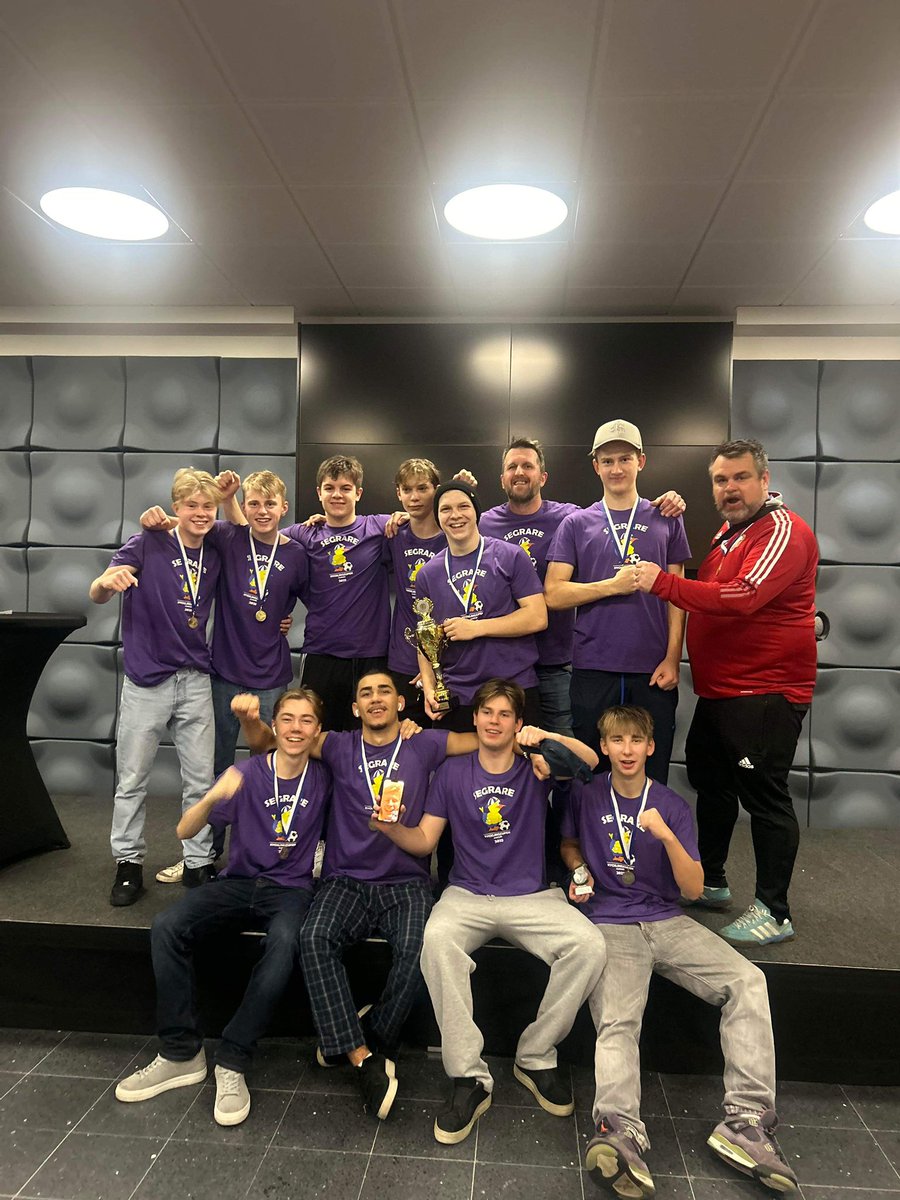 🏆🥇
Stort grattis till vårt gäng i P-07 som åkte till Alingsås &amp; spela hem Kycklingcupen idag, starkt jobbat 💪🐣 

#ettrödtjutshjärta🍷❤️