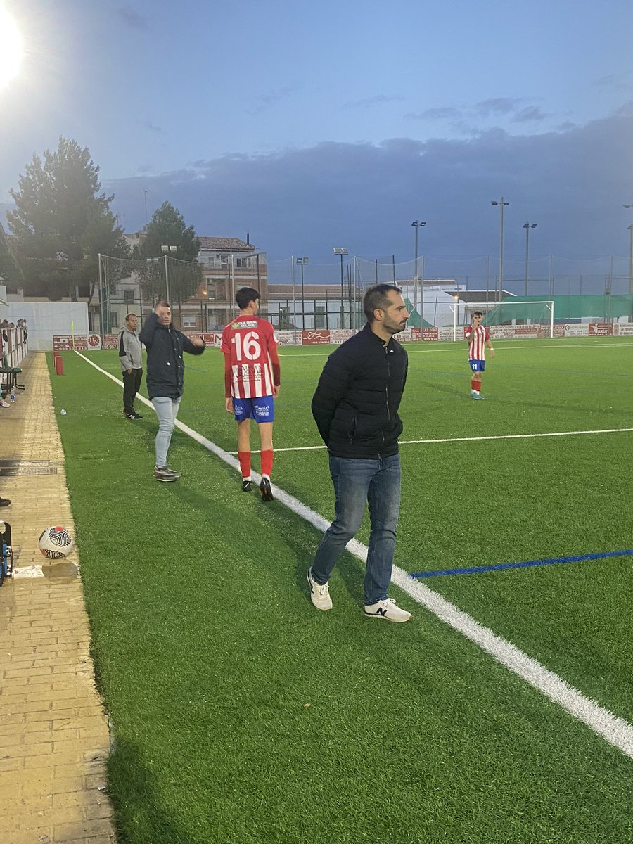 atporcuna's tweet photo. Nuestro futbolista Jaime Recuerda debuta en partido oficial con el primer equipo del Atlético Porcuna 

Min 24 de la segunda mitad 

4-0 en el marcador 

Siempre es un hito importante para nuestro Club que debute un futbolista local ! 

Grande Jaime https://t.co/afV6lWnXng