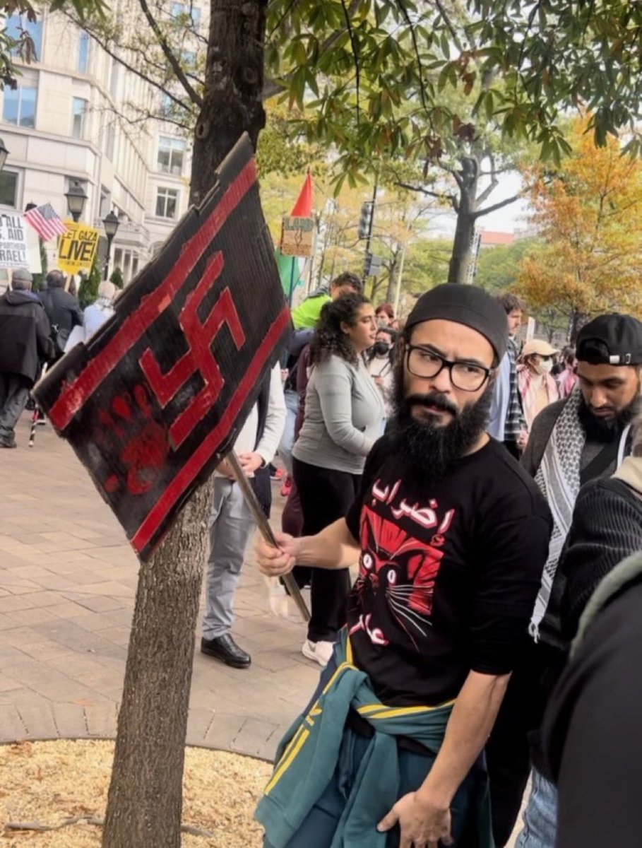 DrEliDavid's tweet photo. Hi Europe 👋
How is your multiculturalism going? https://t.co/TFiSB9OslS