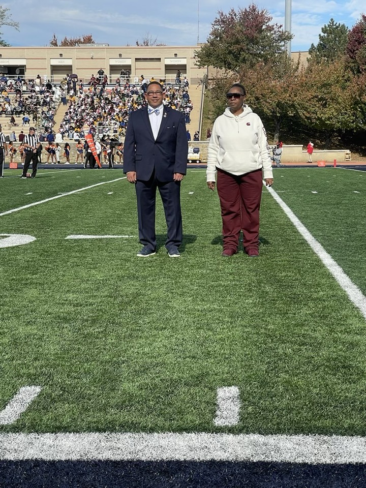 MikeJRogers4's tweet photo. Curnt Sit: humbled & honored to be recognized at the Morgan State vs Delaware State football game, for my service to the Nation, MD & my community during their Salute to Vets. Having my son in grad school & ROTC @MorganStateU it even more special.
#ProudToServe #NeverStopServing https://t.co/h4Q1qYCAXM