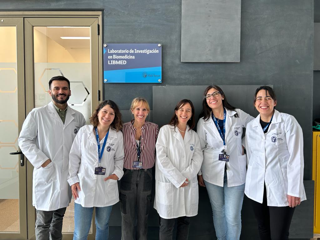 ReniCurciarello's tweet photo. Cruzar los Andes y encontrar gente maravillosa! Felicitaciones #Libmed #MedicinaUFinisTerrae por el gran equipo que están construyendo. Gracias por recibirme y abrirme sus puertas. Vamos por más @glaulandskron @mkdelafuente! Gracias @socmucimm
#tecniquesharinggrant https://t.co/tTtwJXOIle