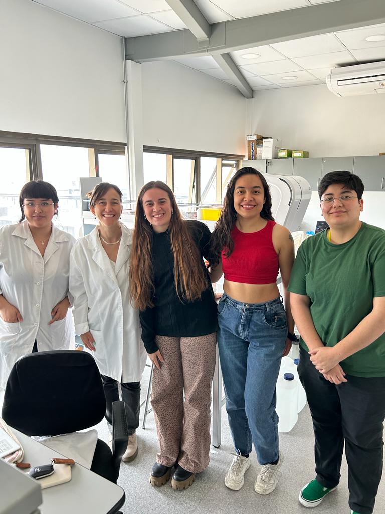 ReniCurciarello's tweet photo. Cruzar los Andes y encontrar gente maravillosa! Felicitaciones #Libmed #MedicinaUFinisTerrae por el gran equipo que están construyendo. Gracias por recibirme y abrirme sus puertas. Vamos por más @glaulandskron @mkdelafuente! Gracias @socmucimm
#tecniquesharinggrant https://t.co/tTtwJXOIle