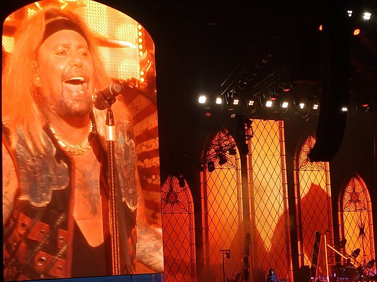 RN_nel_202104's tweet image. #rock_north

ちゃぼさん、リスナーの皆さん、こんばんは。
今月もよろしくお願いします♪
先週末、Mötley Crüe＆DEF LEPPARDのライブを観てきました🎶