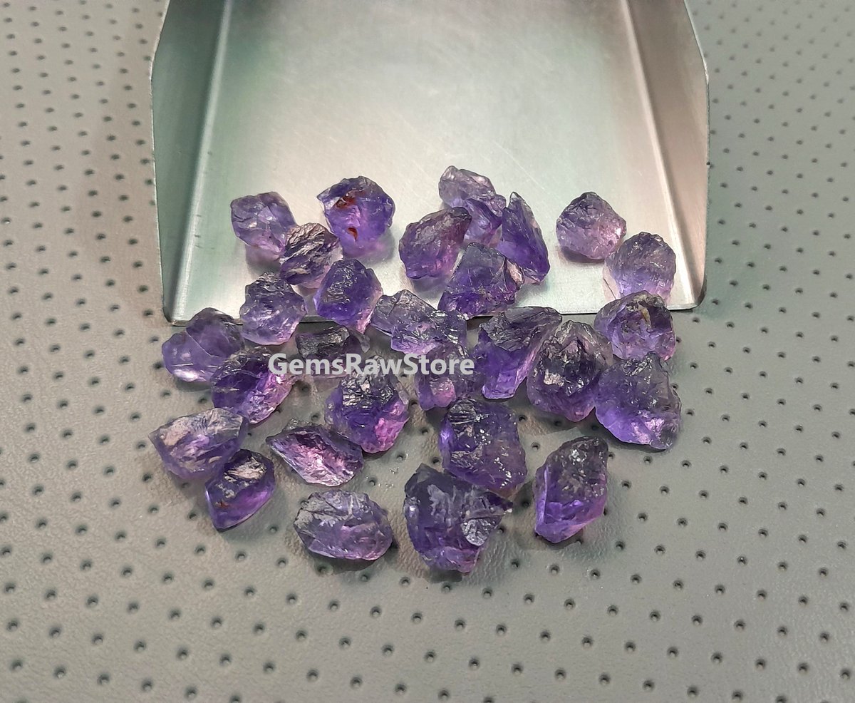 Top Purple Amethyst Rough Stone ❤️
Many Sizes Available 
DM For More Queries 🥰

#amethyst #gemsrawstore #purpleamethyst #rough #raw #amethystraw #amethystjewelry