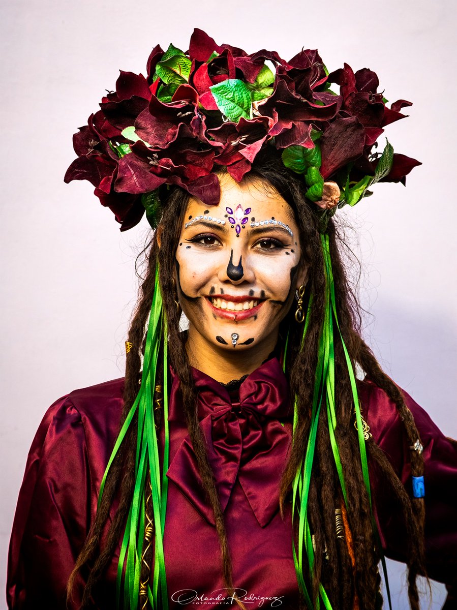 De entre los muertos.

Afterlife's princess

#halloween #mexico #diadelosmuertos #diadelosdifuntos #tradiciones #streetphotography #retratos #portraits #lalaguna #Tenerife #consuladomexicano #colores #canonphotography #canonespaña @CanonEspana