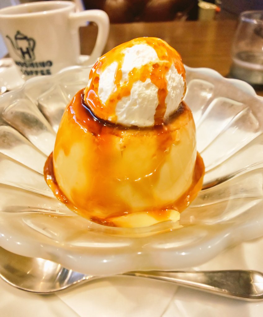 やっぱ、シロップがオイルにしか見えん💦
スプーンの腹でプリンをナデナデ、マッサージしながらから食べました。🔞💦