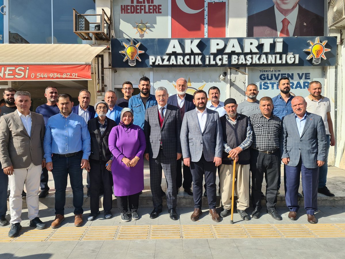 📍Pazarcık AK Parti Pazarcık İlçe Başkanlığına atanan Halit Karabudak'a hayırlı olsun dileklerimizi ileterek yönetim kurulu üyelerimizle bir araya geldik. Yeni görevinde Başkanımıza ve ekibine başarılar diliyor, Partimize ve Pazarcık ilçemize hayırlı olmasını diliyorum.