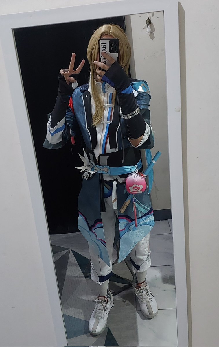 diegsnchz's tweet photo. Fit check (before I decide to buy dan heng cos and never wear this again) https://t.co/ZzcUvkpA1z