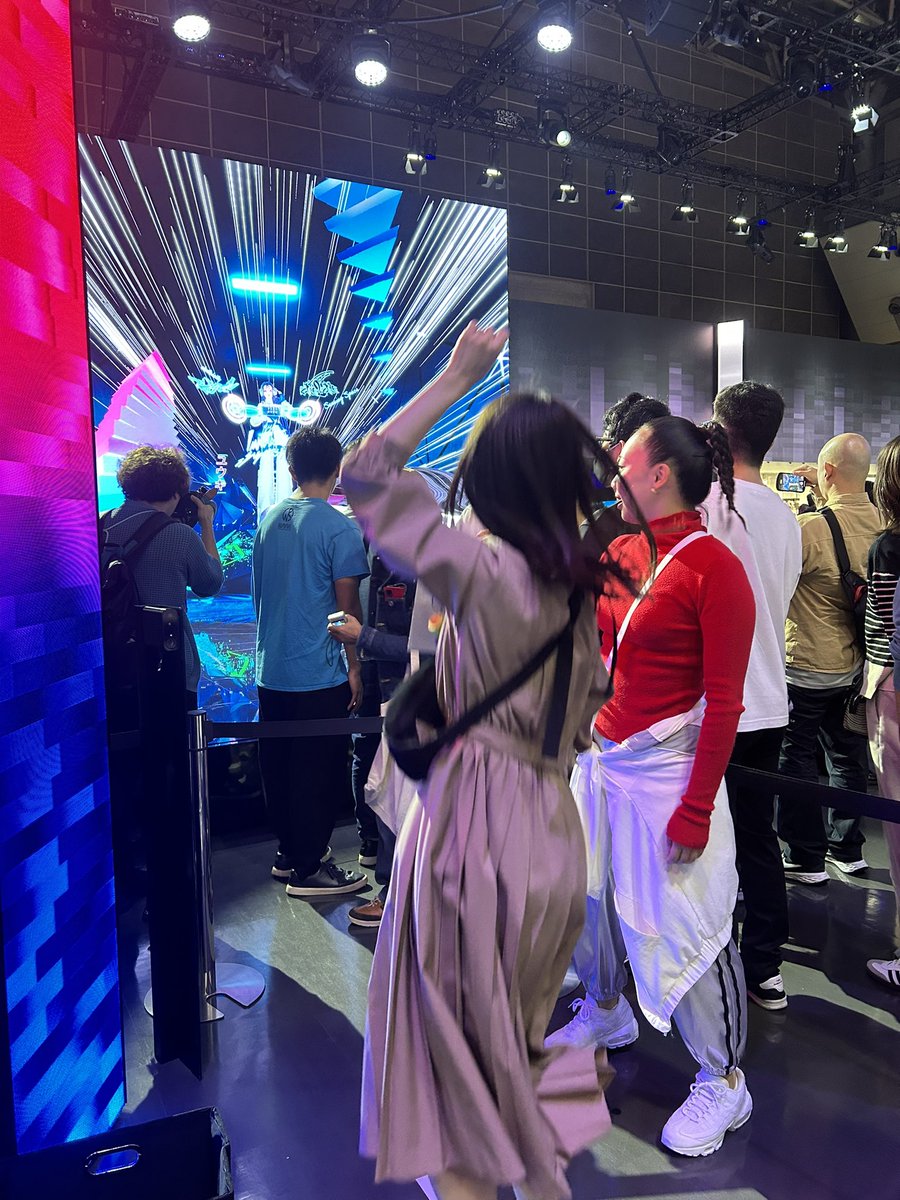 akkanneeee's tweet photo. 🌸出演情報🌸
日産のEVコンセプトカー「#NissanHyperPunk」のキャラクターYUKIのモーションを担当させて頂きました🚗🎧
もうめーーちゃくちゃ格好良かった!
感動🥹👏
未来の車とはいえX年はすぐそこ
この車ならペーパーゴールドの私も
運転してみたい🤤
#JapanMobilityShow #日産
#NissanJMS2023 https://t.co/2yK1UPnBWX