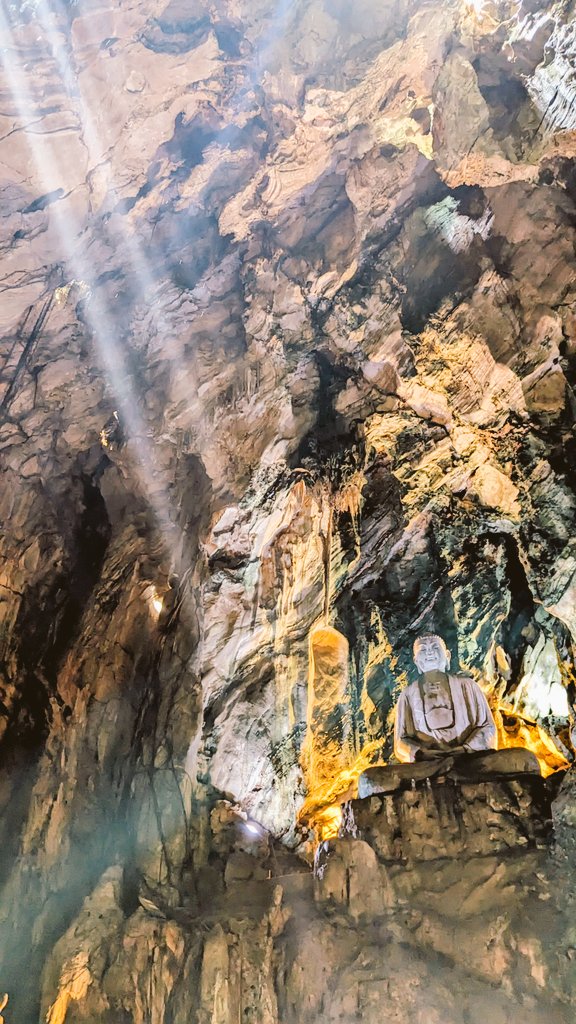 I'm rounding off the year with one last big trip before I move back to London in January - Vietnam was my first stop and what an amazing place! Next on to Cambodia 😎