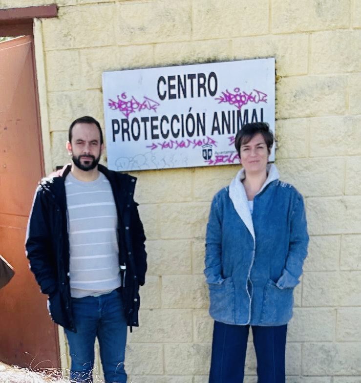 En el centro de protección animal de #Valdemoro, <a href="/aiBa14/">aiBa</a>. donde hemos comprobado la falta de espacio que tienen los animales -perros y gatos- ahora con una población de unos 40 perros y más de 100 gatos.

Urge tomar medidas!

Dar las gracias a #Aiba por la gran labor que realiza.