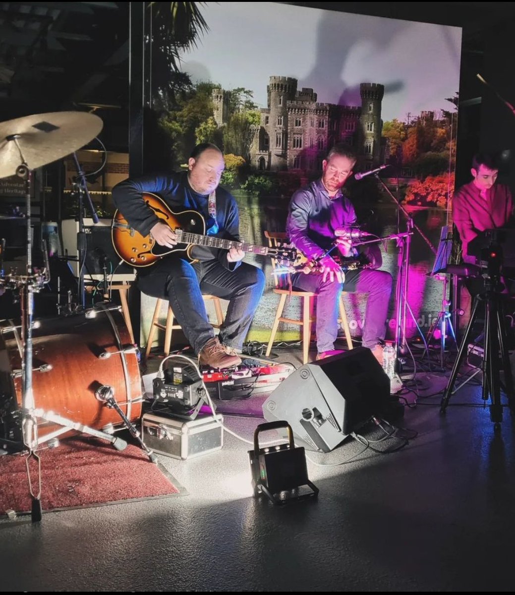 RedmondMr's tweet photo. Marking International Uilleann Pipes Day by playing jazz with a jazz trio - #rebel! 😂 #IUPD
Enjoyable night with guitarist @ChrisColloton88 at @johnstowncastle #wexford. The pipes used were part funded by @MusNetIrl @artscouncil_ie @DeptCultureIRL https://t.co/hnxsnbQC9C