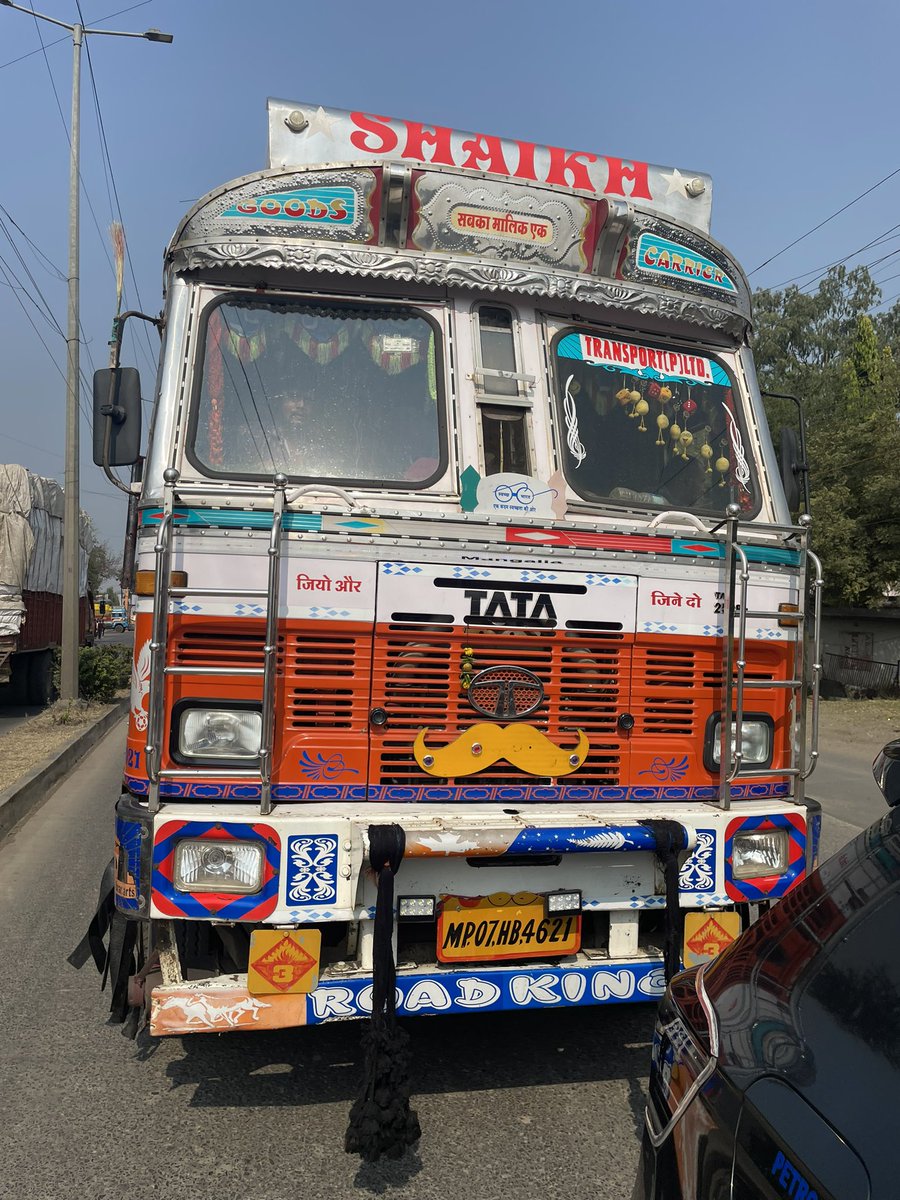 kdstudio9's tweet photo. Overspeeding and rash driving by @hpcl truck driver . I’m with my family in car we are just survived by this truck (MP 07 HB 4621) driver totally drunk . I have photos and video of this truck https://t.co/0TQI3pHe7T