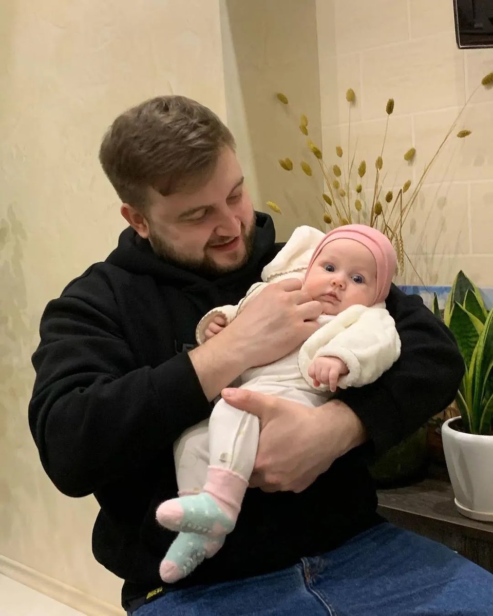 Tykubovych's tweet photo. In April 2022, a Russian missile killed a young woman, a baby and baby's grandmother in Odesa. Only the father survived - exactly at that moment he went out to the supermarket. Having lost his entire family, Yurii Glodan joined the army.  Today, he was killed at the front. 😡 https://t.co/W2cl1ua6Gs