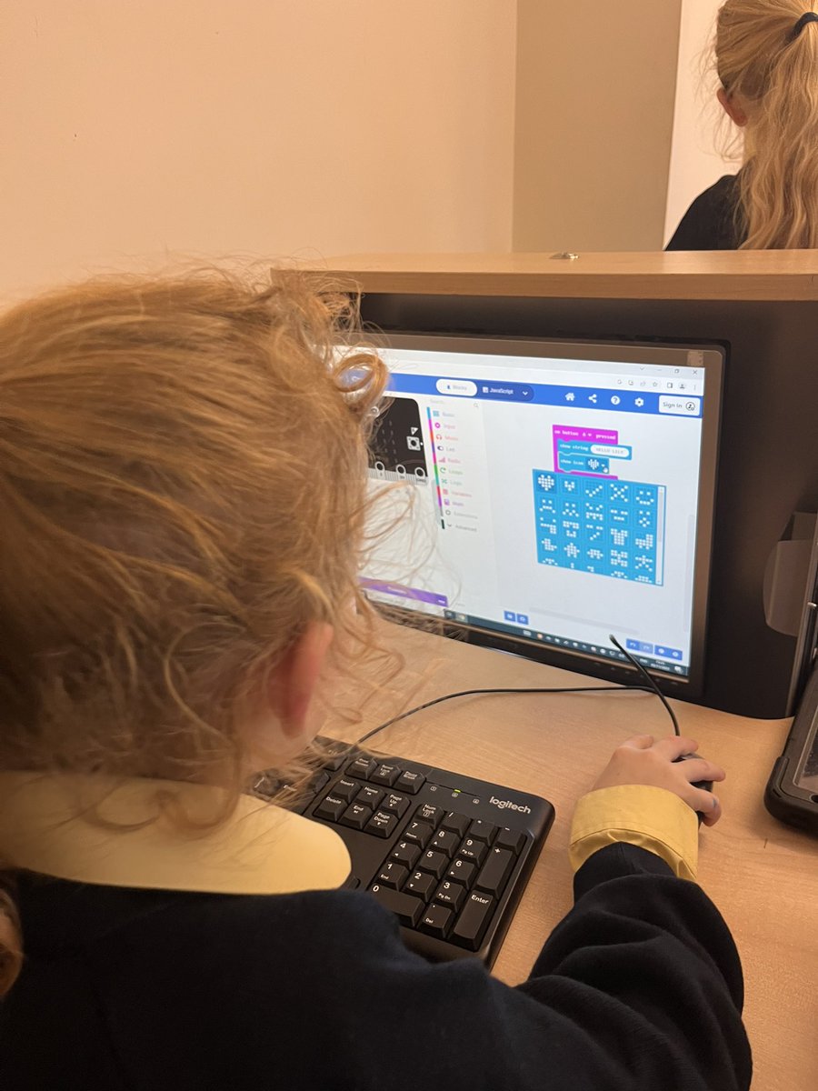 StGabsJuniors's tweet image. This week Y4 learnt how to program the #bbcmicrobit using #letscode Next week they will turn their device into an animated name badge #STEM #collaboration #handsonlearning