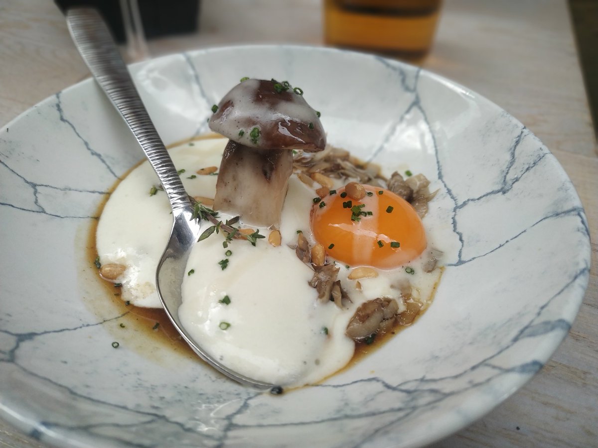 theiriarte's tweet photo. Donostiako alde zaharrean, barra berean, zerbitzatu dute ingeles, frantsez eta erdaraz, baina niri... En vasco no te entiendo...

Eta gero gu ari gara inposatzen...

Pintxotaz dakienak, badaki nok den https://t.co/DcXUjQ7OV6