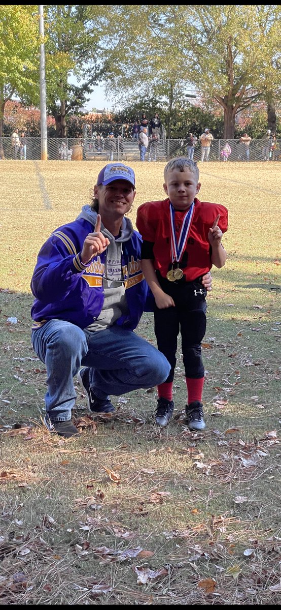 ringmasterofWG's tweet photo. Making a difference in kids lives starts early! Thanks @NHSCoachWofford for supporting our next generation of Friday night stars! Falcons Small Fry finished strong with a 10-0 record! Congratulations on a great first season of football Griffin!!! https://t.co/0J8pJcnU4L