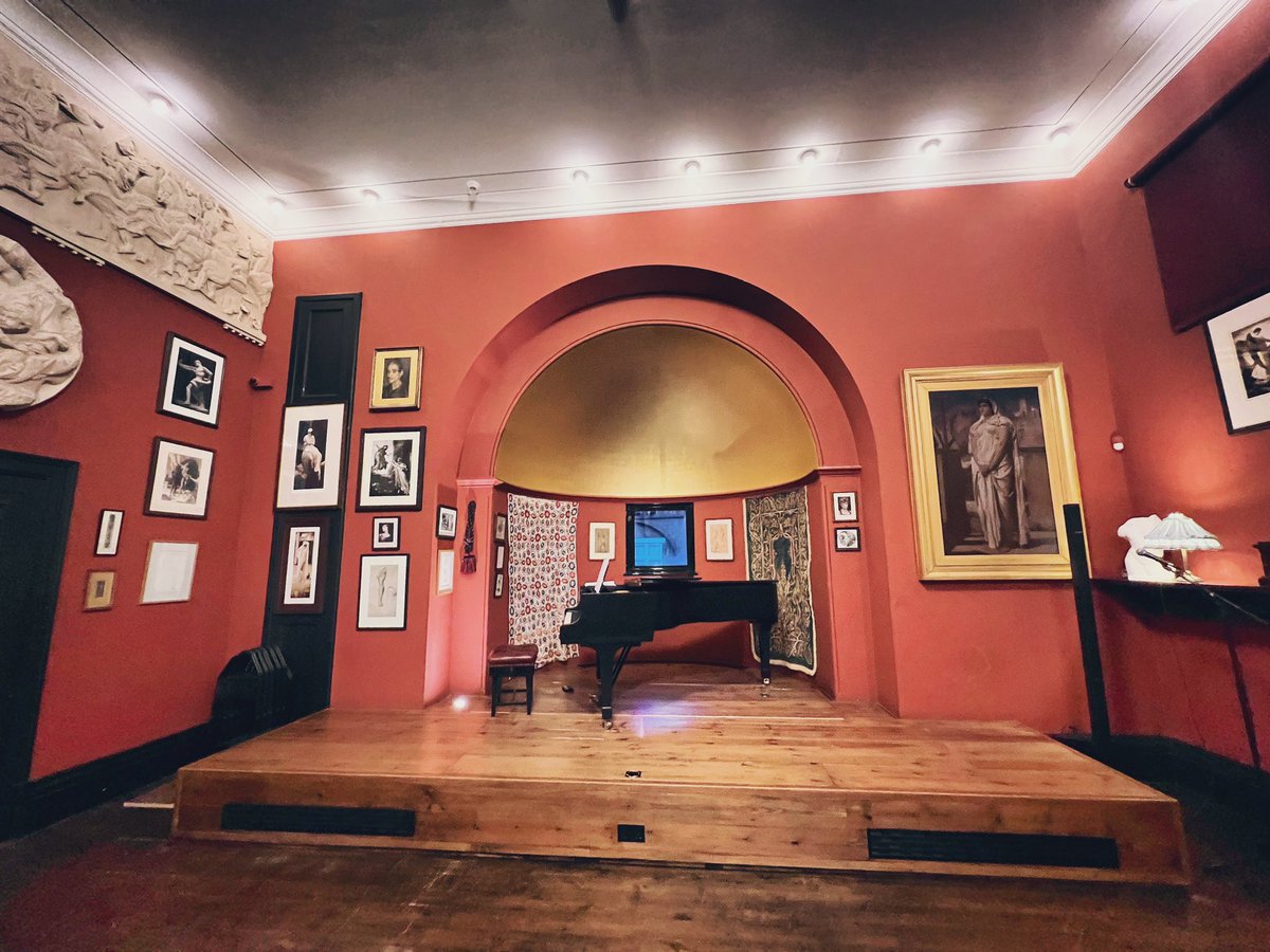 Rose Opera tweet media