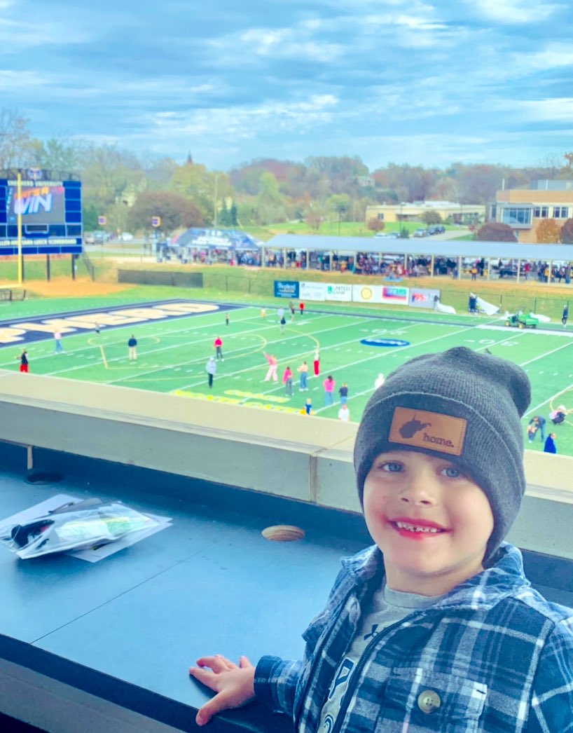 College Football. THE Best. 💙💛🏈